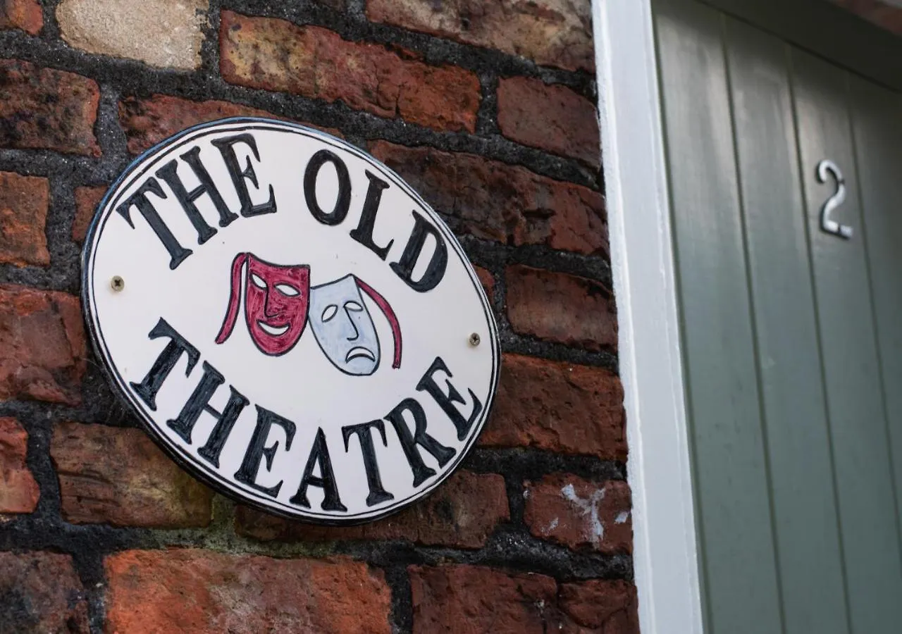 Old Theatre Villa Whitby Tatil Evi